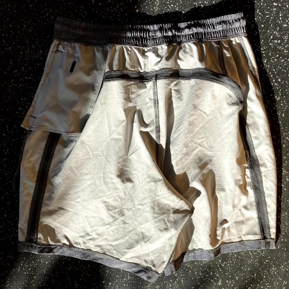 sample  LULULEMON Pace Breaker Short 5" Linerless - Picture 3 of 4